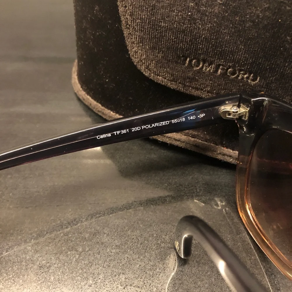 Tom ford sun glasses. Wore for a year. Brown Ambré. Normal wear and tear. - Picture 6 of 12